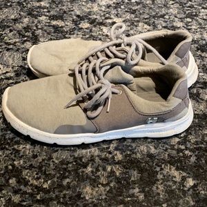 Etnies shoes, worn less than 2 months